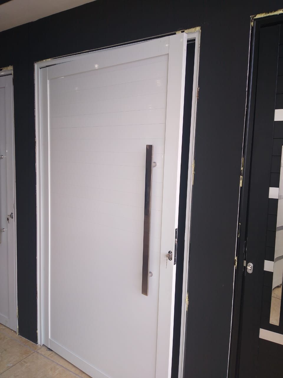 Porta Pivotante De Aluminio Branco Linha 30 Completa
